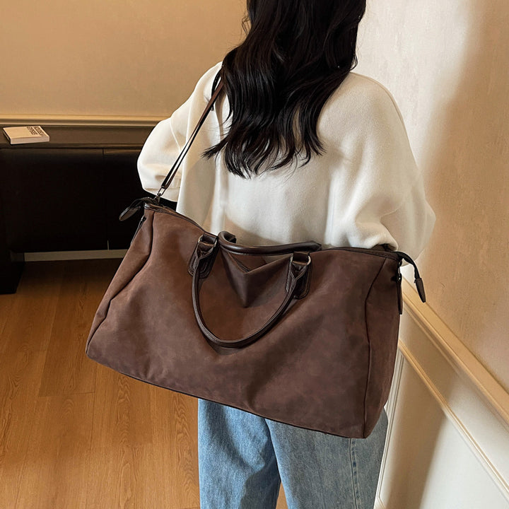 Leisure travel bag with durable material and multiple compartments Stornfield