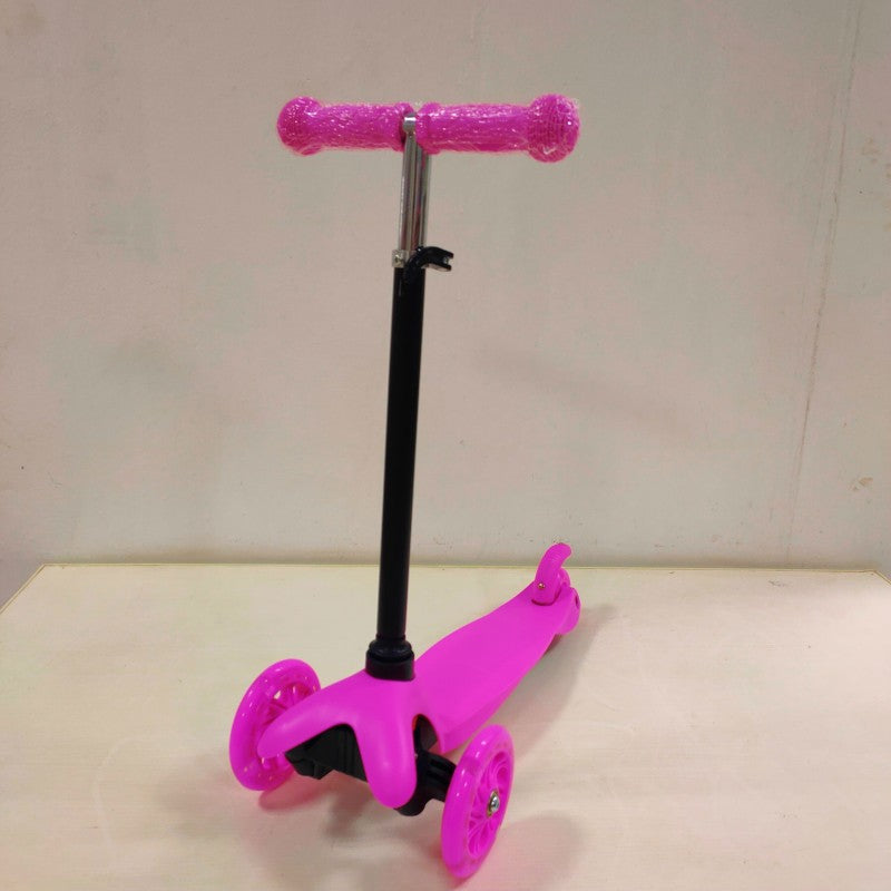 Smooth-Riding Lean-to-Steer Kickboard Scooter Stornfield