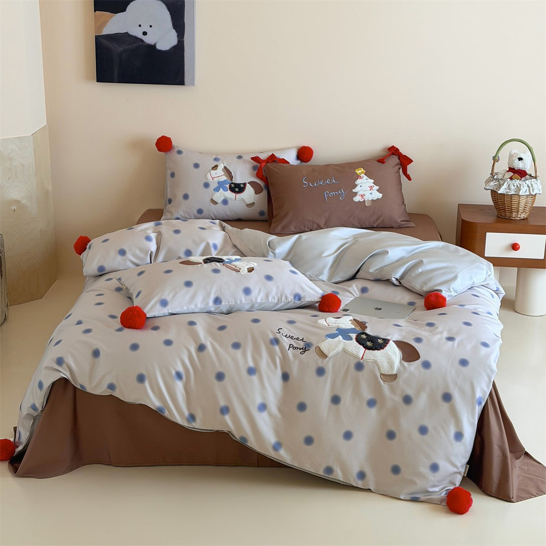 Bedding set made of cotton satin with delicate stripes and embroidered cherry motif