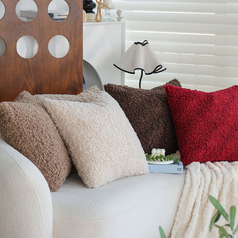 Cuddly decorative pillow