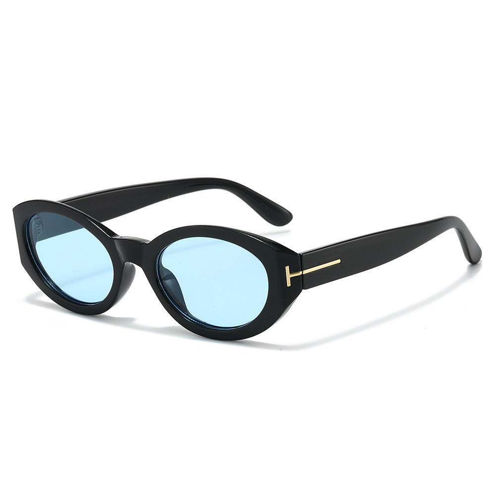 Chic Cat-Eye Sunglasses with Retro Tortoiseshell Frame Stornfield