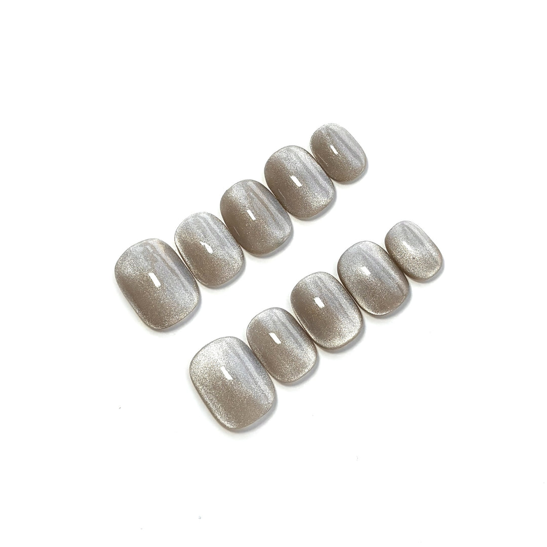 Elegant Press-On Nail Art Set with Shimmering Metallic Finish