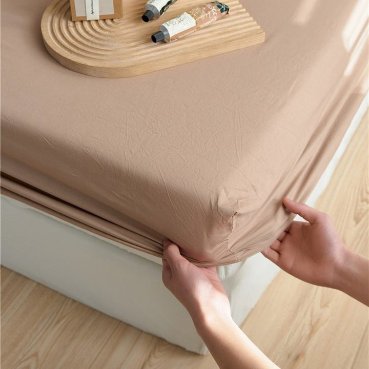 Elastic fitted sheet made of cotton jersey with extra deep pocket and all-around elastic
