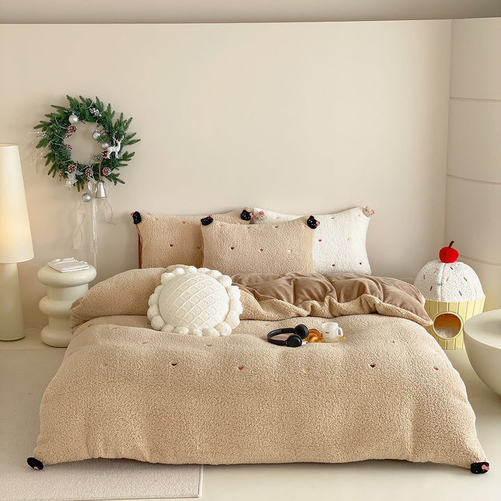 Reversible teddy fleece duvet cover set with embroidered mini hearts and 3D animal head pillow