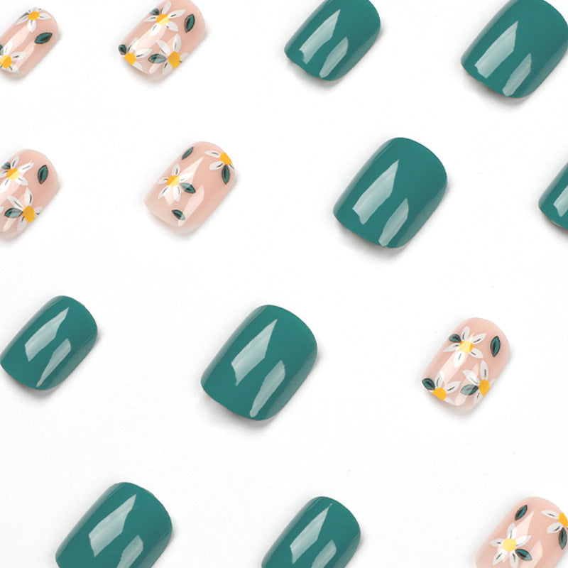 Artful nail art with delicate floral designs Stornfield