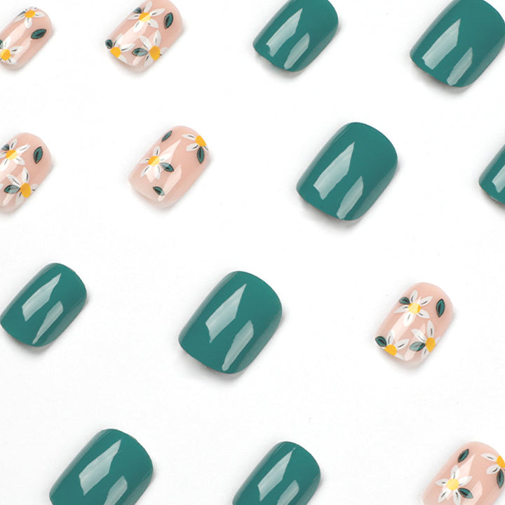 Artful nail art with delicate floral designs Stornfield