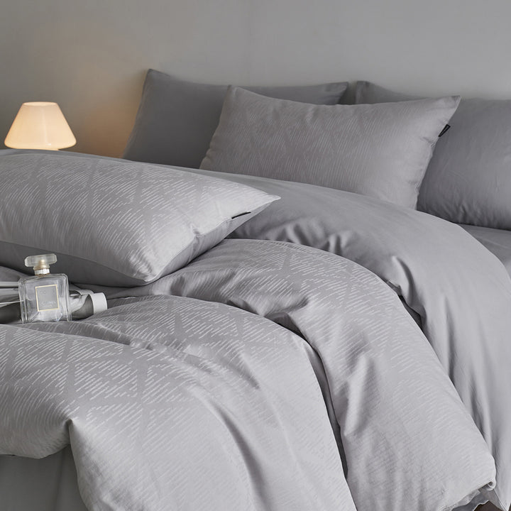 Reversible cotton percale bedding set with fine relief texture and additional pillowcases
