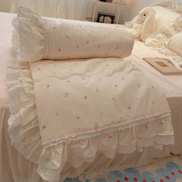 Quilted bedspread with ruffle and lace trim made of cotton blend