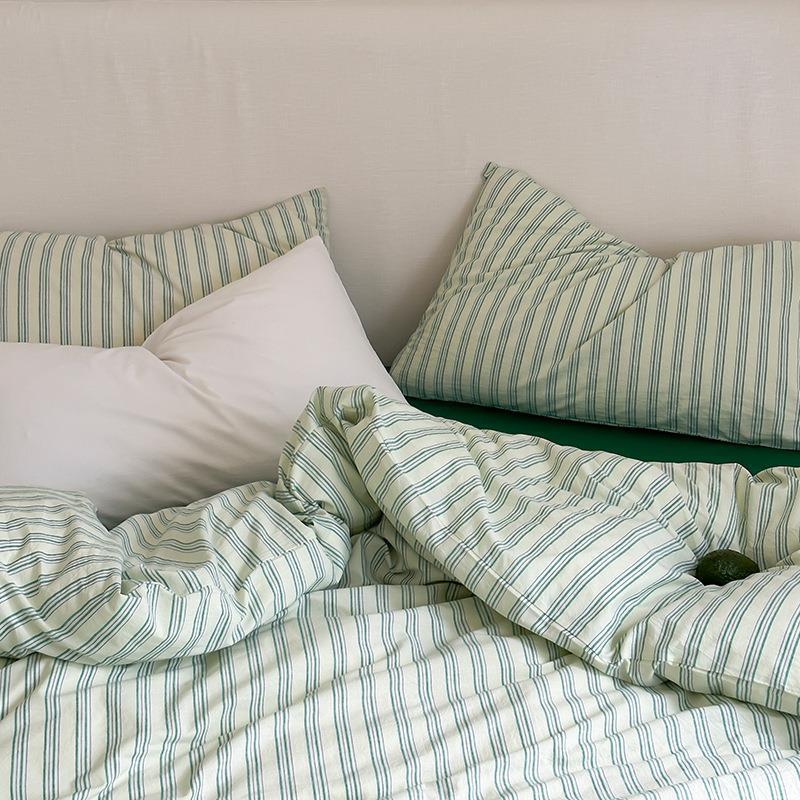 Duvet cover set made of cotton percale with fine pinstripe
