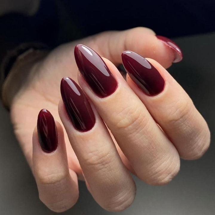Acrylic nails with elegant almond shape Stornfield