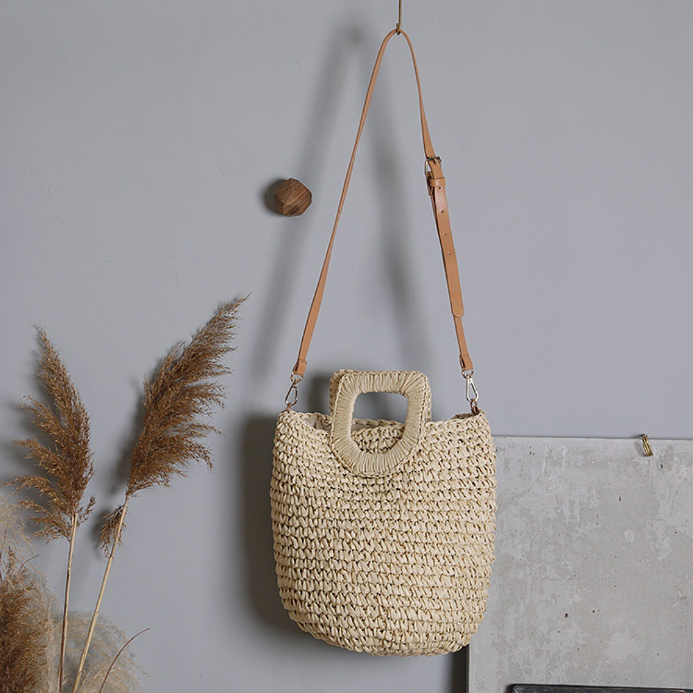 Handcrafted Carrying Bag Made of Natural Wicker Stornfield