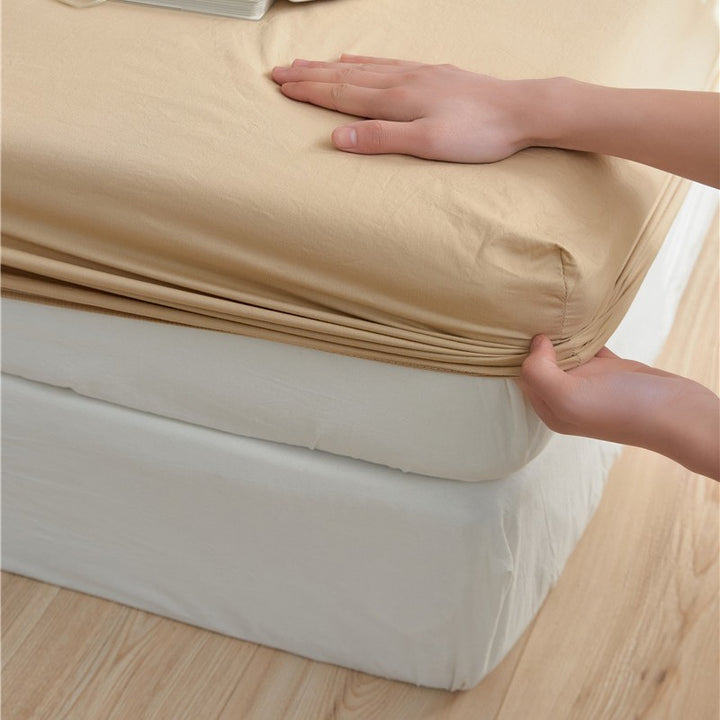 Elastic fitted sheet made of cotton jersey with extra deep pocket and all-around elastic