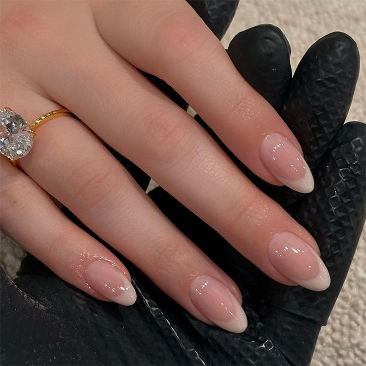 Artificial nail set with elegant French design Stornfield