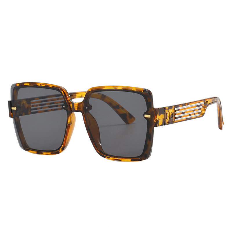 Women's square sunglasses with trendy geometric design Stornfield