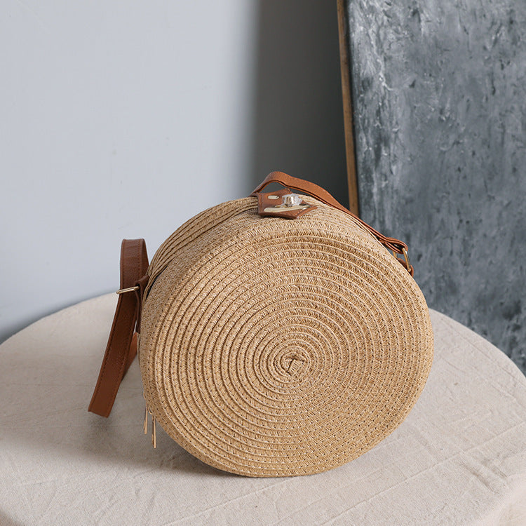 Round shoulder bag made of natural material with stylish accents Stornfield