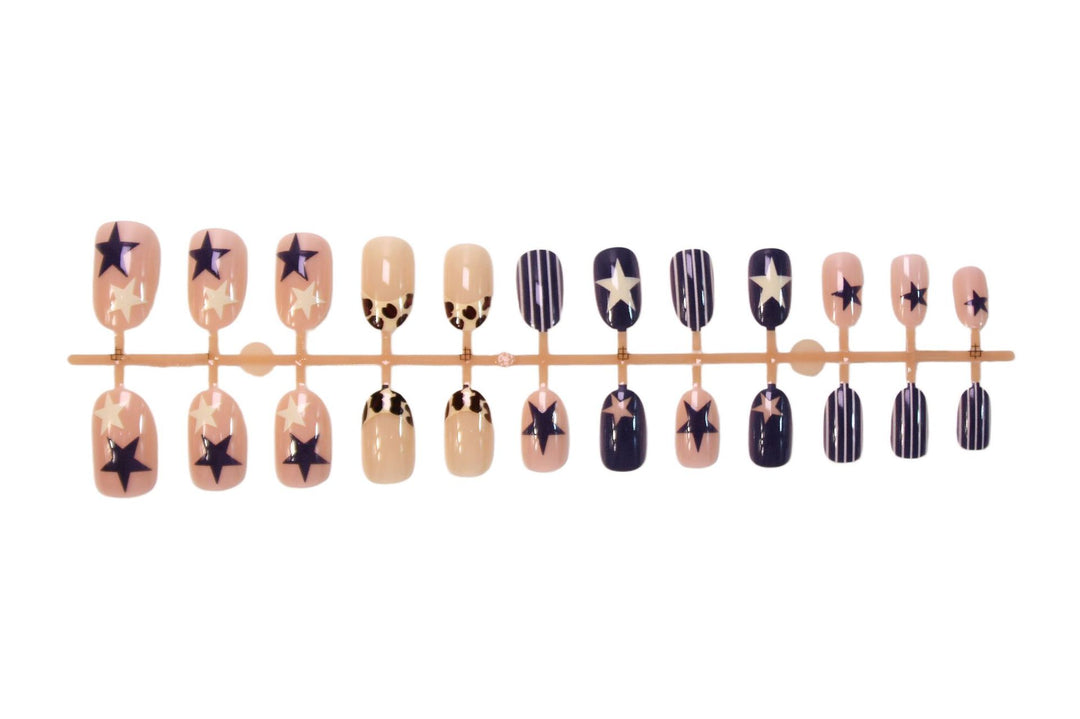 Artificial nail set with delicate rose accents Stornfield