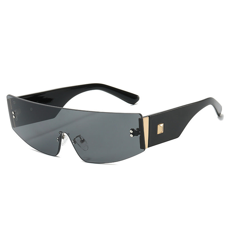 Ladies trendy sunglasses with futuristic design Stornfield