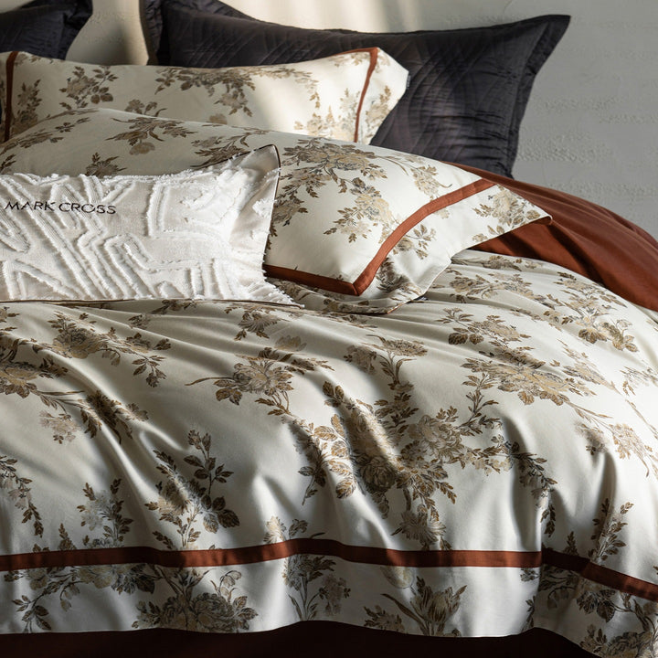 Duvet cover set made of cotton percale with subtle leaf allover and piped edge