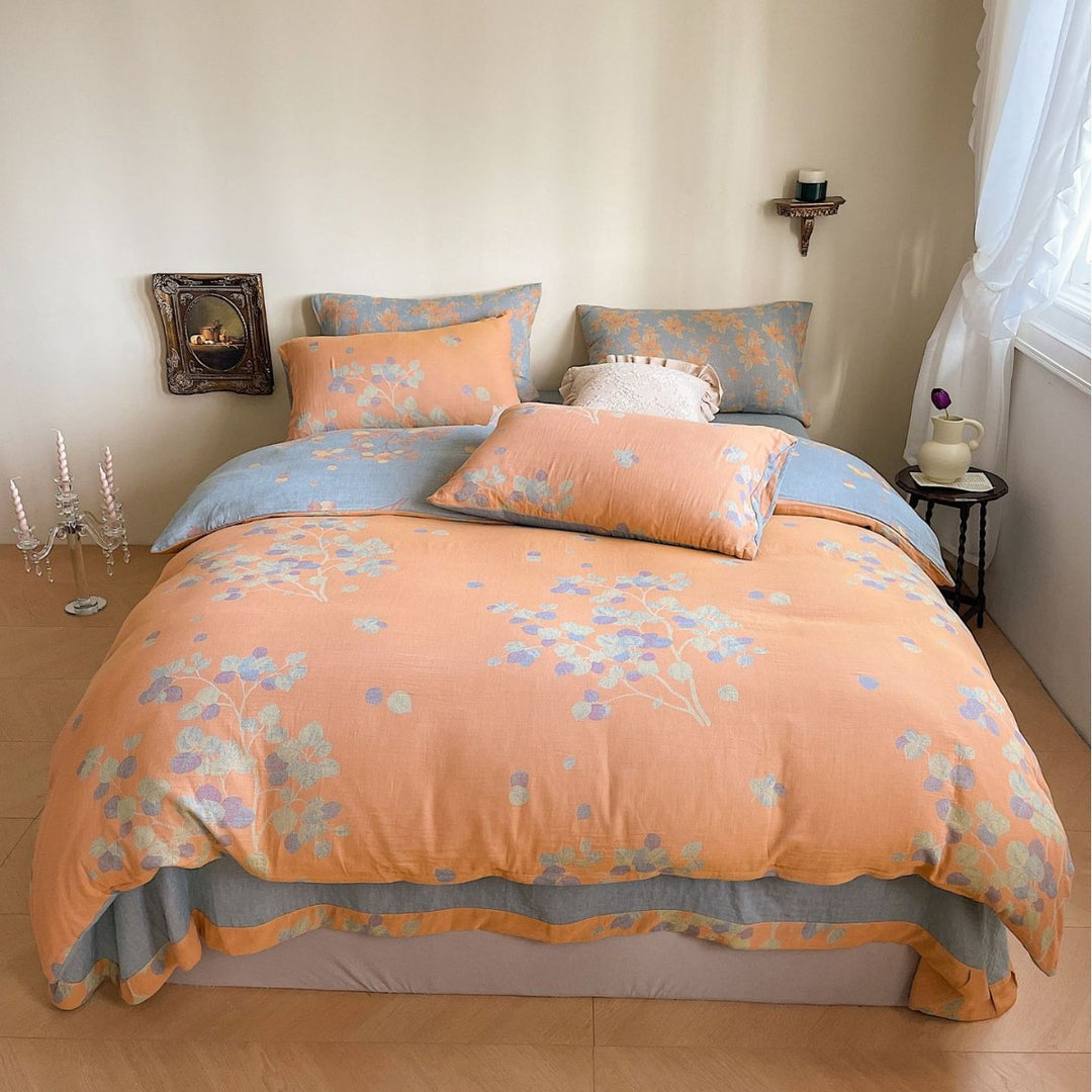 Reversible bedding set made of cotton-linen with delicate floral print and quilted blanket