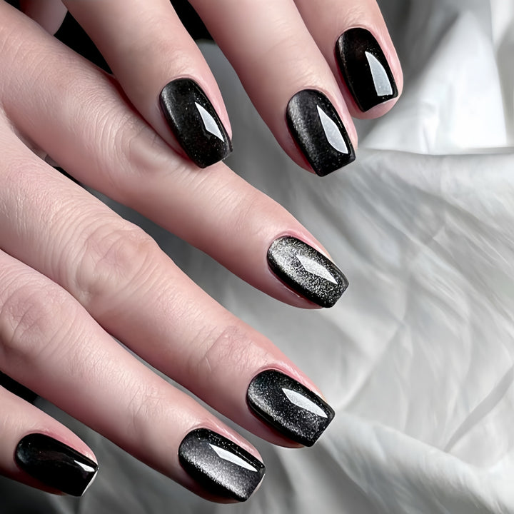 Fashionable artificial nails with high gloss and glamorous finish Stornfield