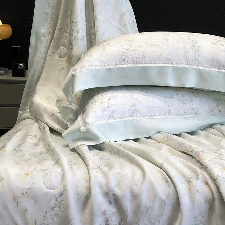 Pillowcase set made of cotton satin with delicate lace trim and satin piping