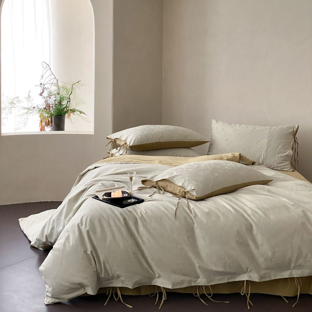 Finely woven cotton jacquard bedding set with decorative ties