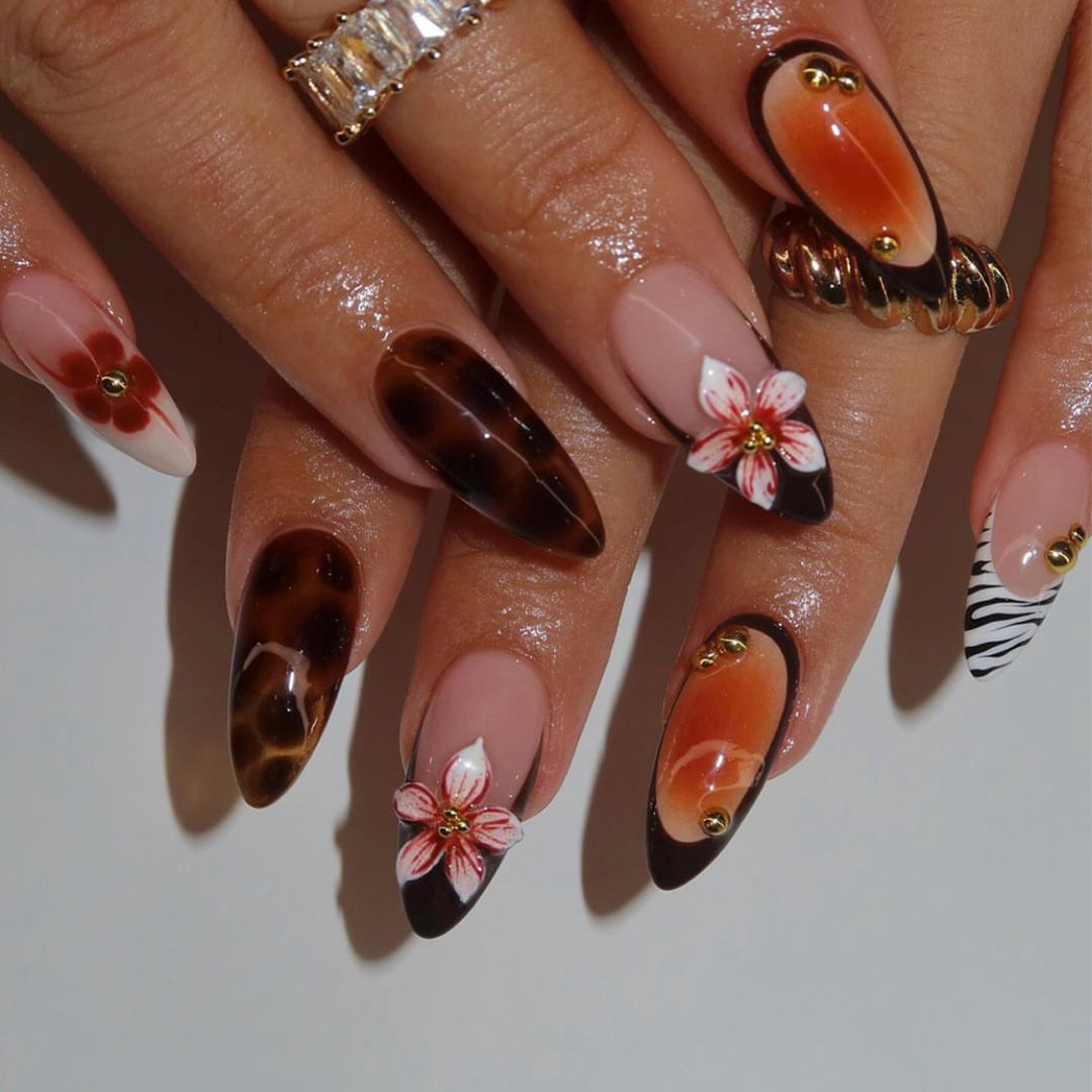 Artistic Press-On Nail Set with Floral Accents Stornfield
