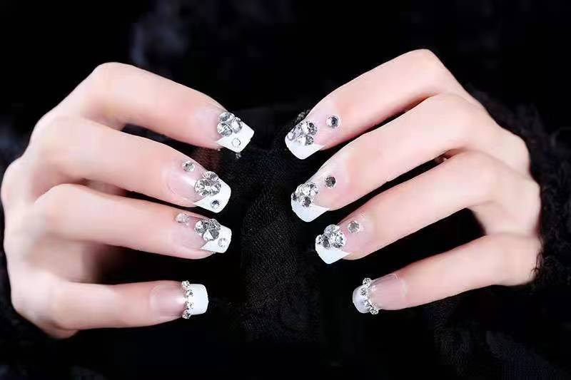 Glamorous Rhinestone-Embellished Press-On Nail Tips