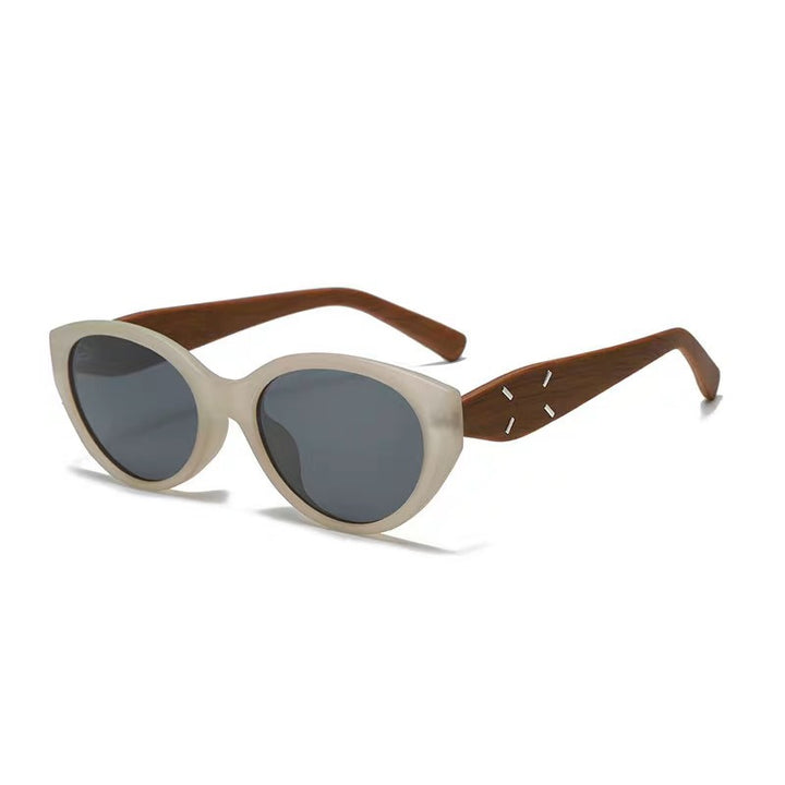 Fashionable Sunglasses in Elegant Cat-Eye Style Stornfield