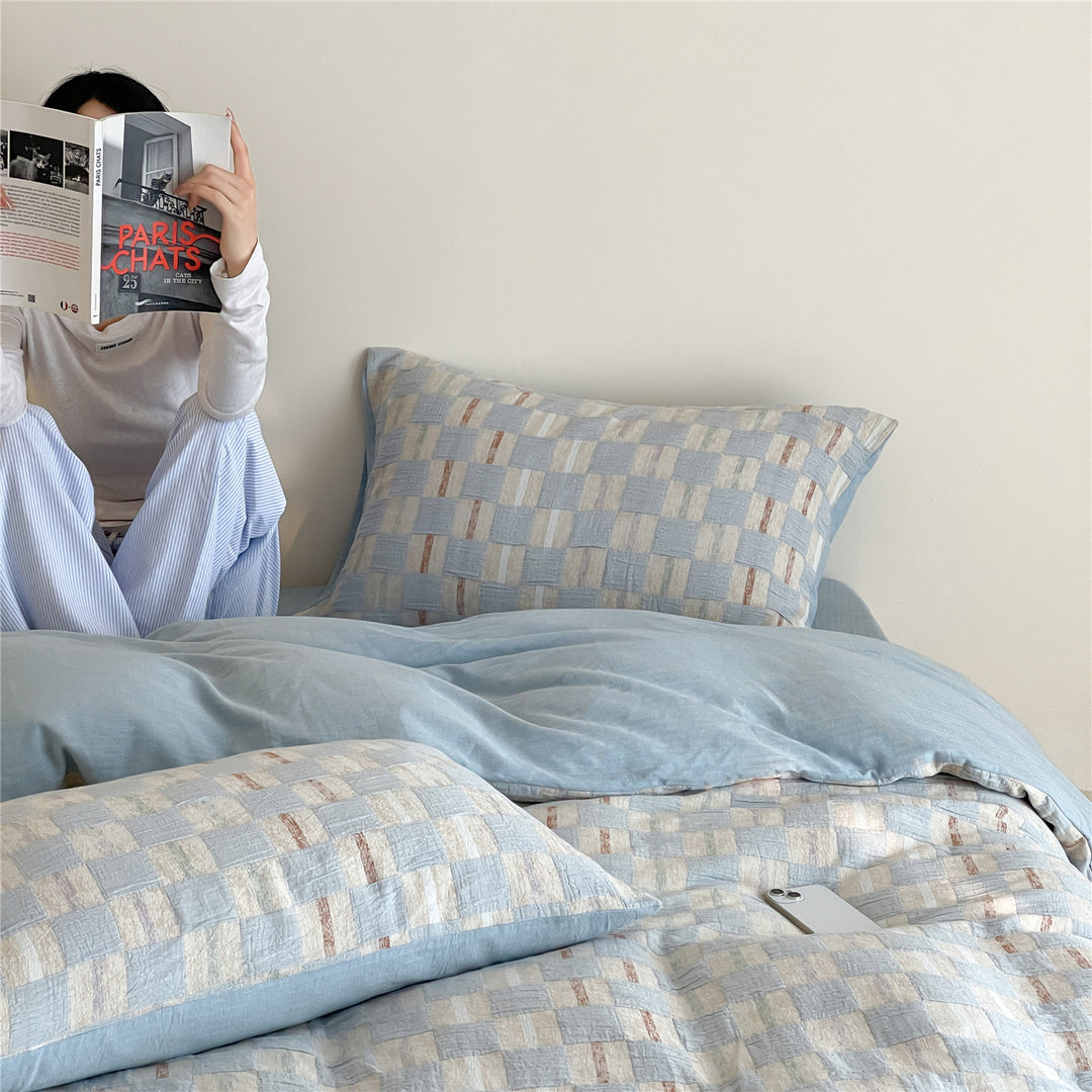 Duvet cover set made of cotton percale with woven checkerboard effect and reversible design