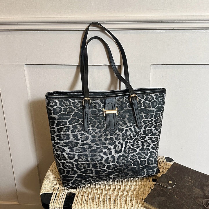 Elegant Leopard Print Tote Bag