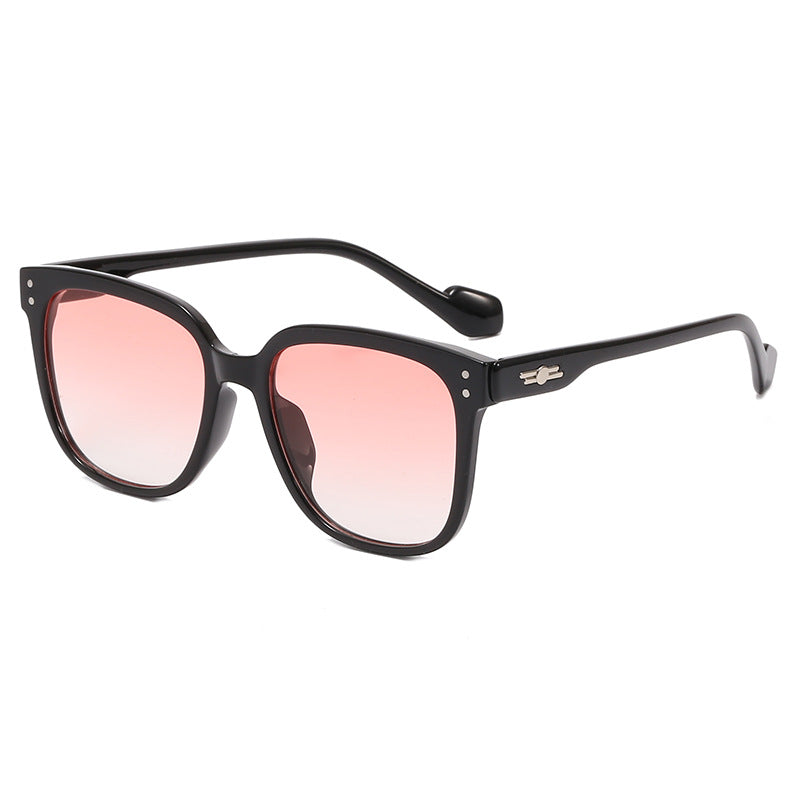 Fashionable Oversized Sunglasses in Contemporary Design Stornfield