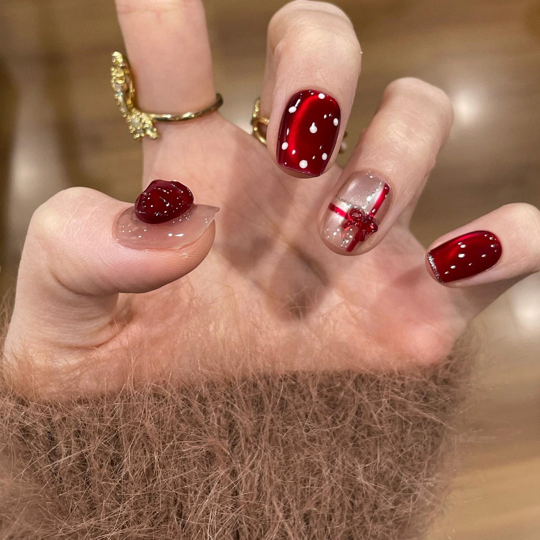 Artificial nails with festive gift design Stornfield