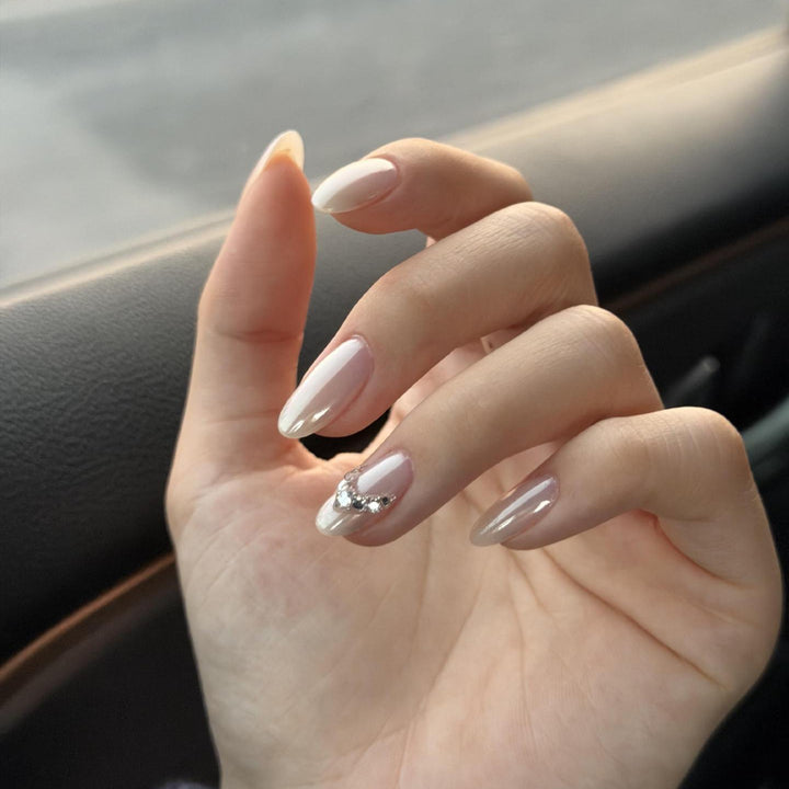 Artificial artificial nails with elegant decorative details Stornfield