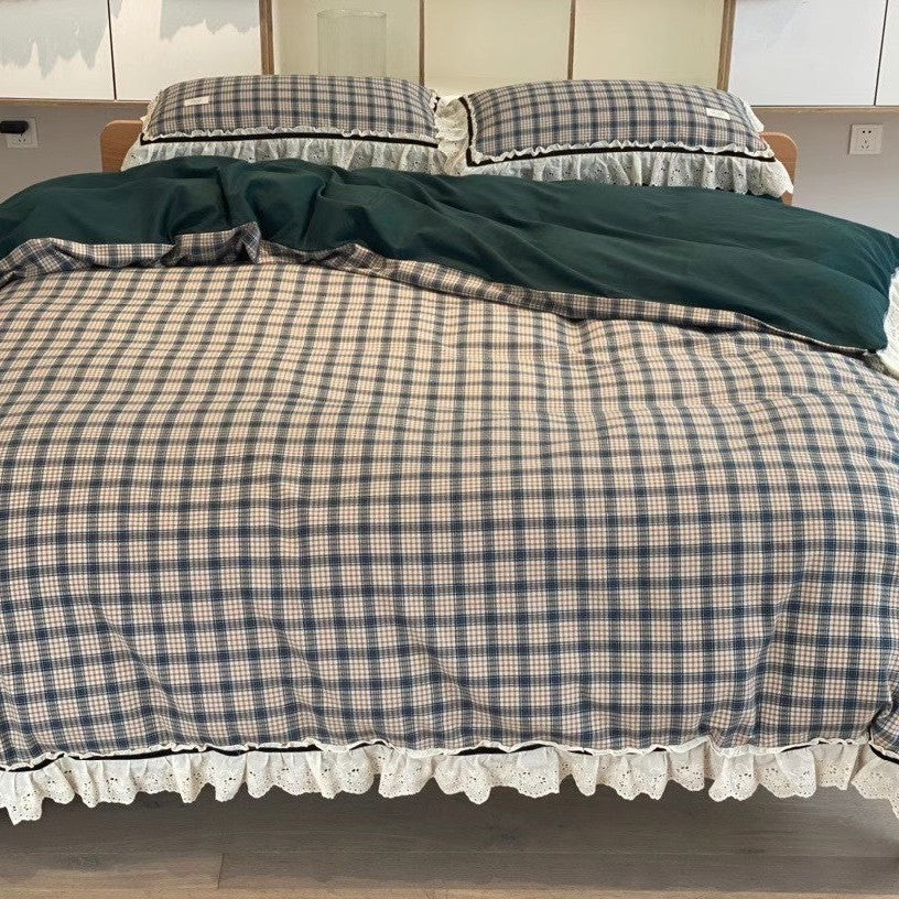 Elegant checked cotton bedding set with lace trim