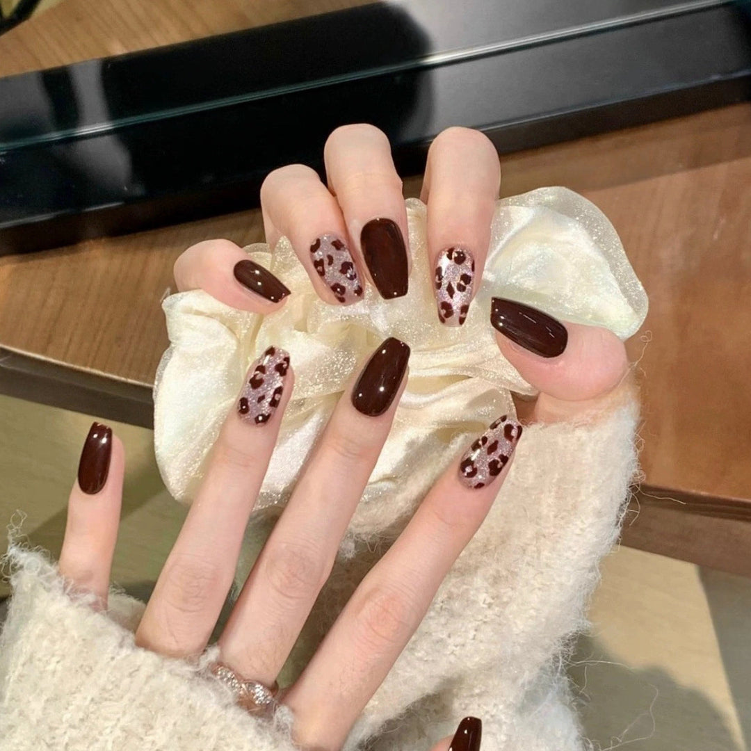 Elegant and Trendy Nail Set Stornfield