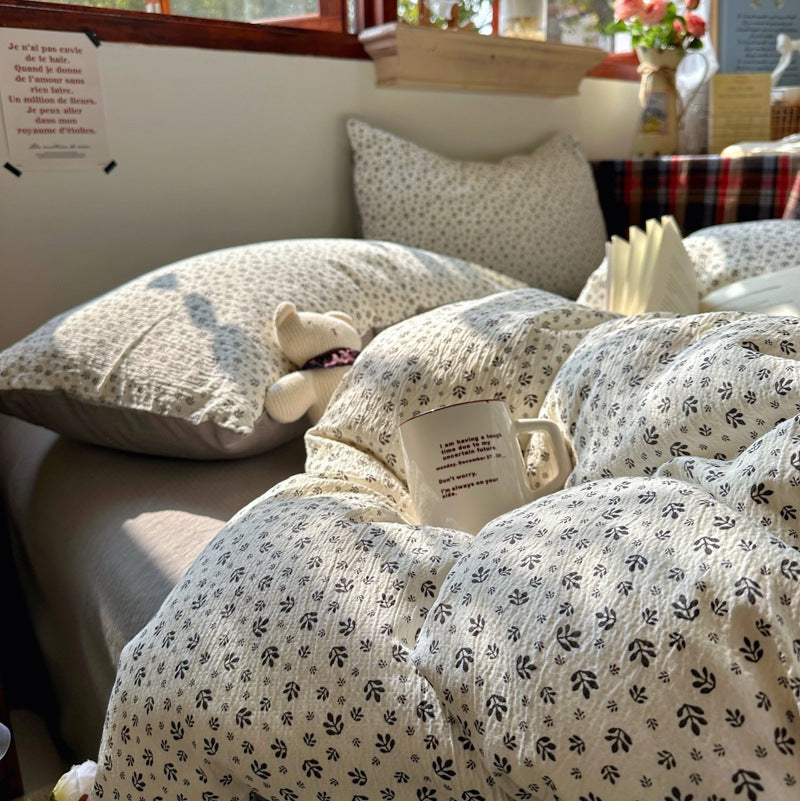 Floral Patterned Quilted Bedding Set