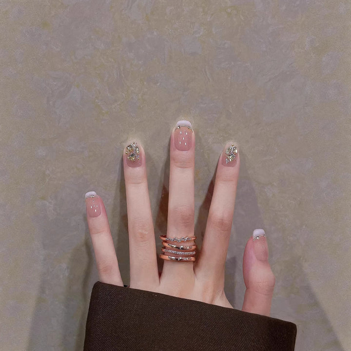 Decorative Press-On Nail Art Set with Elegant Design Elements