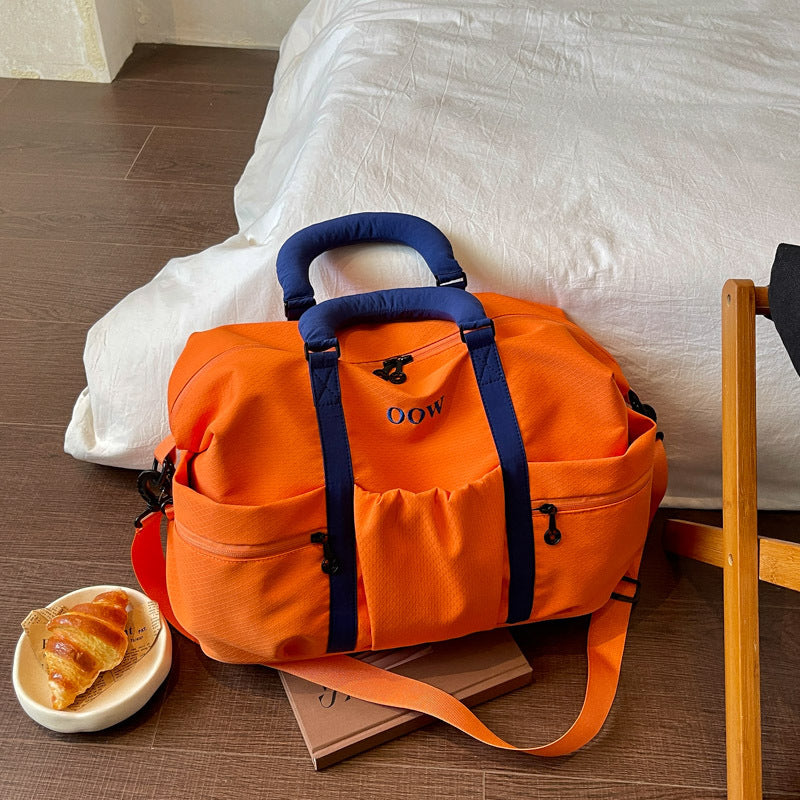 Sports bag with versatile compartment arrangement Stornfield
