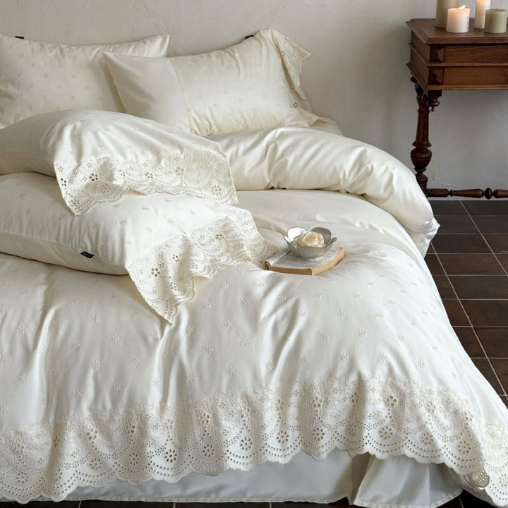 Bedding set with embroidered hole lace made of cotton satin
