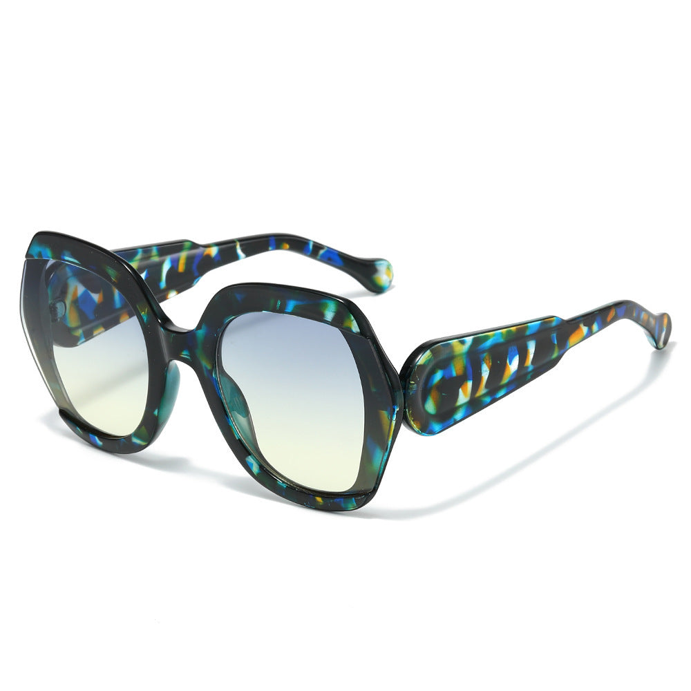 Fashion-Forward Oversized Sunglasses Stornfield