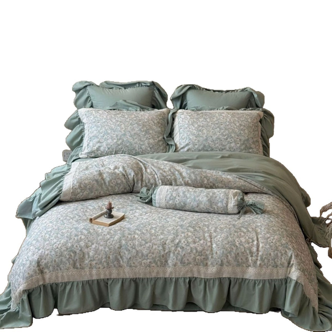 Vintage floral bedding set with ruffled bed skirt and lace trim