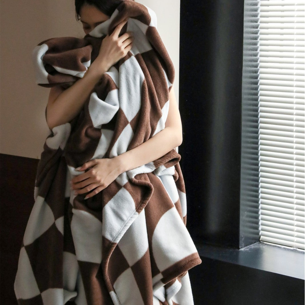 Oversized Plush Fleece Throw Blanket with Geometric Check Pattern