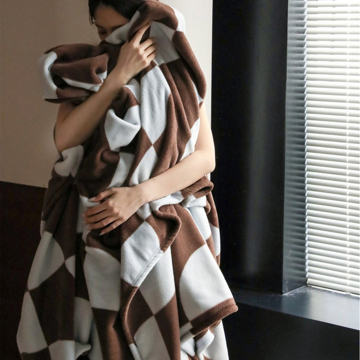 Oversized Plush Fleece Throw Blanket with Geometric Check Pattern