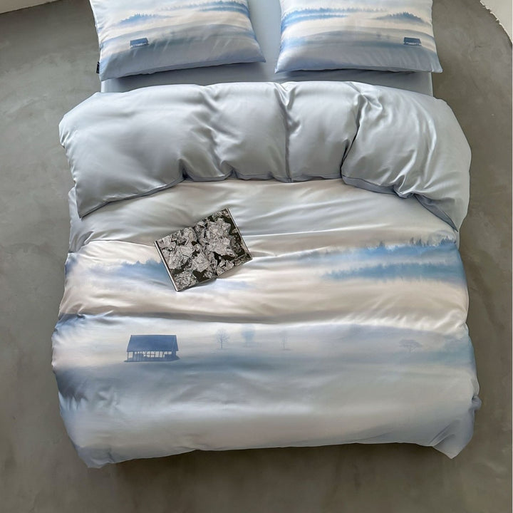 Modern striped bedding set made of cotton satin with hand-drawn stripes and contrasting piping