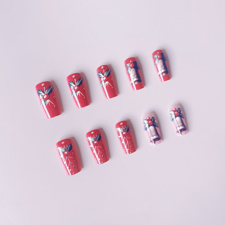 Artificial nail set with festive Christmas design and glitter details Stornfield