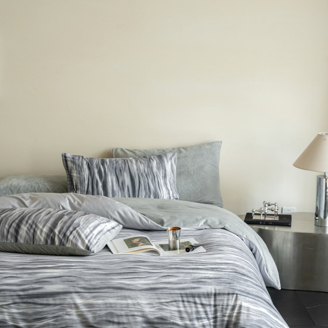 Reversible cotton satin bedding set with fine wave texture and concealed zipper