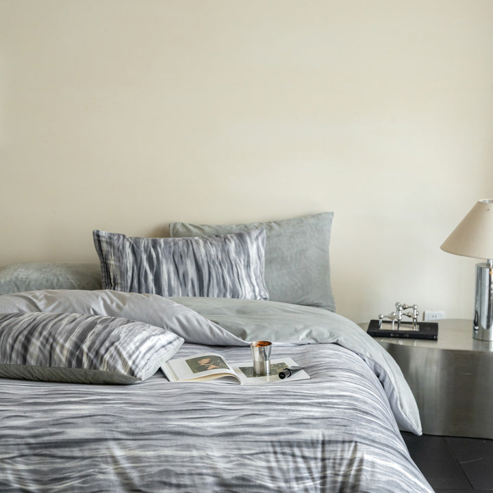 Reversible cotton satin bedding set with fine wave texture and concealed zipper
