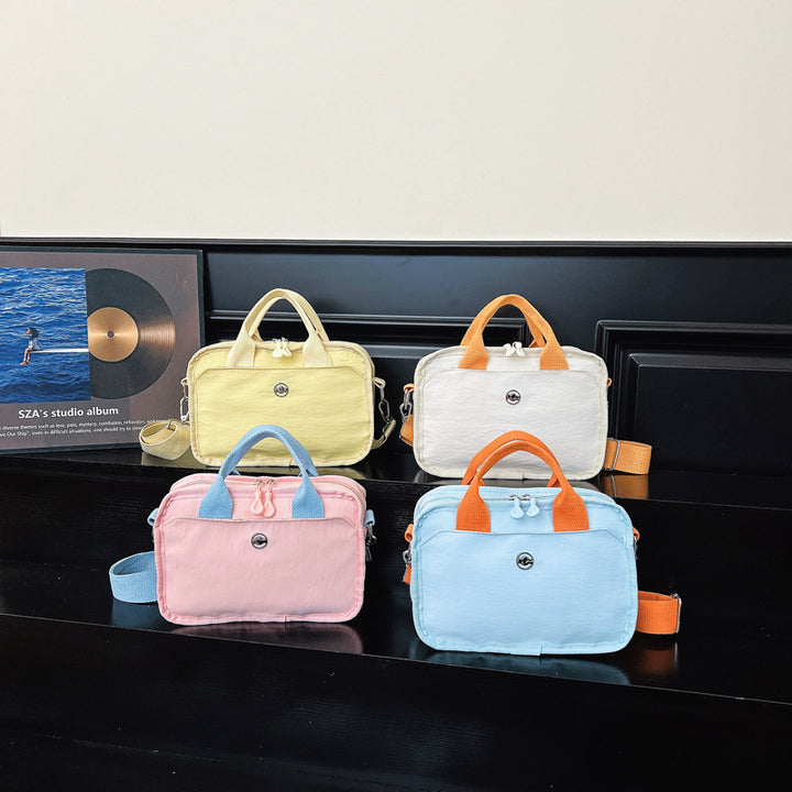 Tote bag with adjustable shoulder strap and extra storage Stornfield