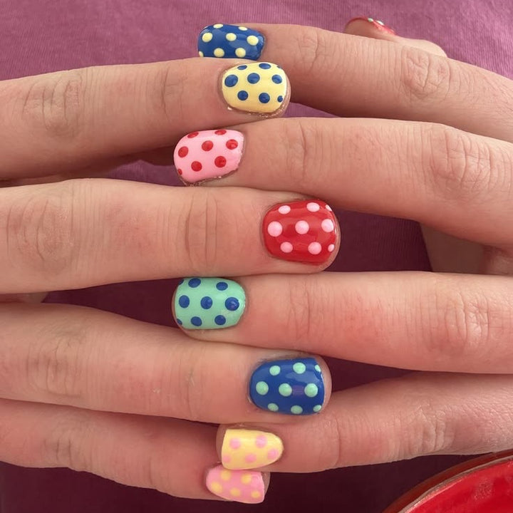 Artificial nail set with colorful dots and cheerful designs Stornfield